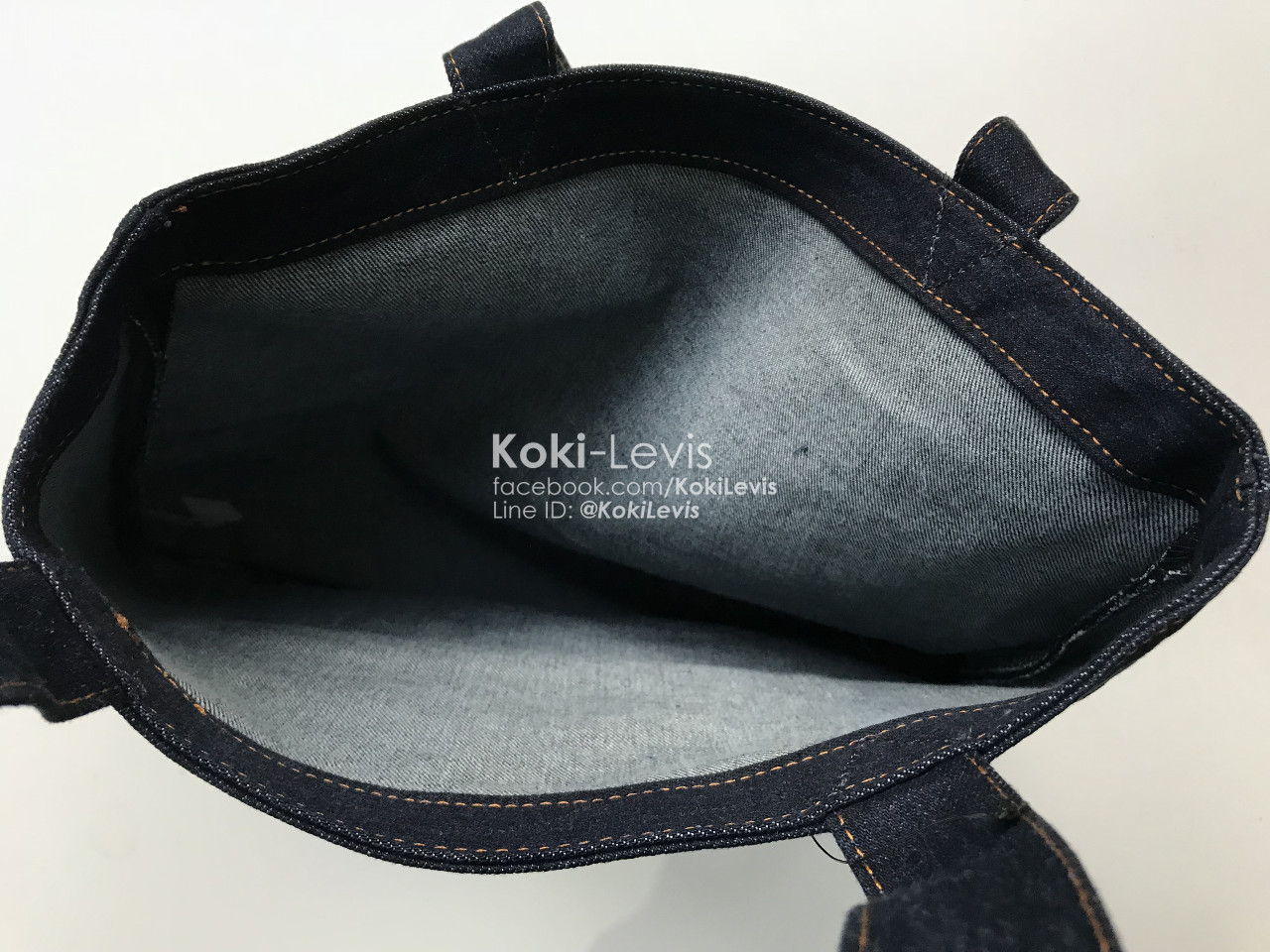 กระเป๋าผ้ายีนส์ Levi's - Bat Wing